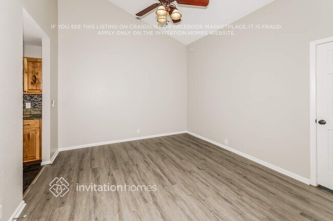 Building Photo - 7125 W Laurel Ln