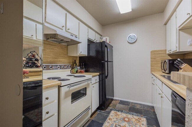 Building Photo - 4633 Wild Indigo St