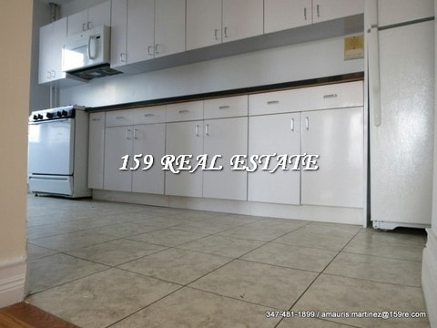 Primary Photo - 521 Isham St