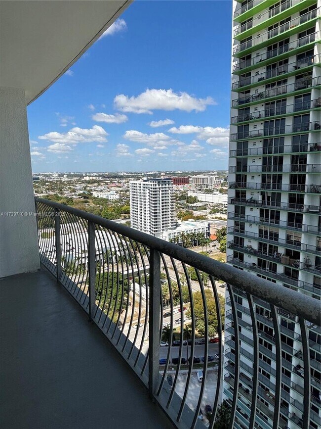 Foto del edificio - 1750 N Bayshore Dr