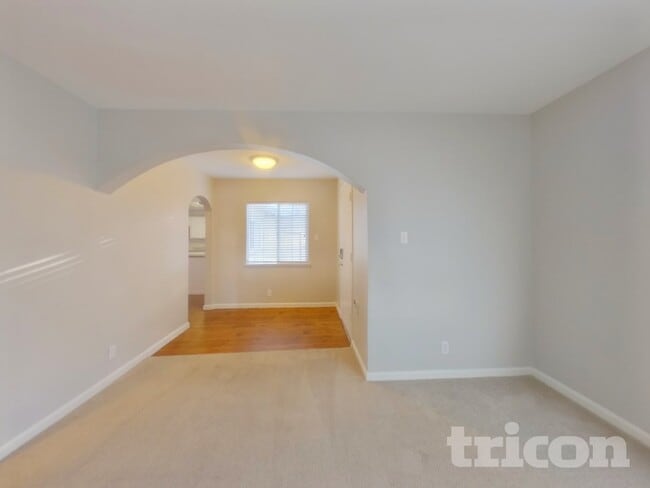 Building Photo - 304 Robert St