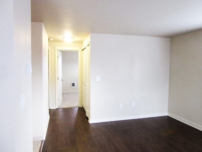 Hallway - 3305 Sawyer St
