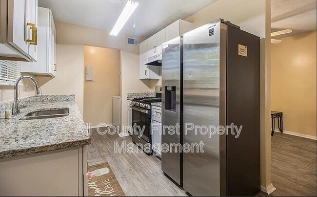 Building Photo - 1077 Mainstreet Valley Dr