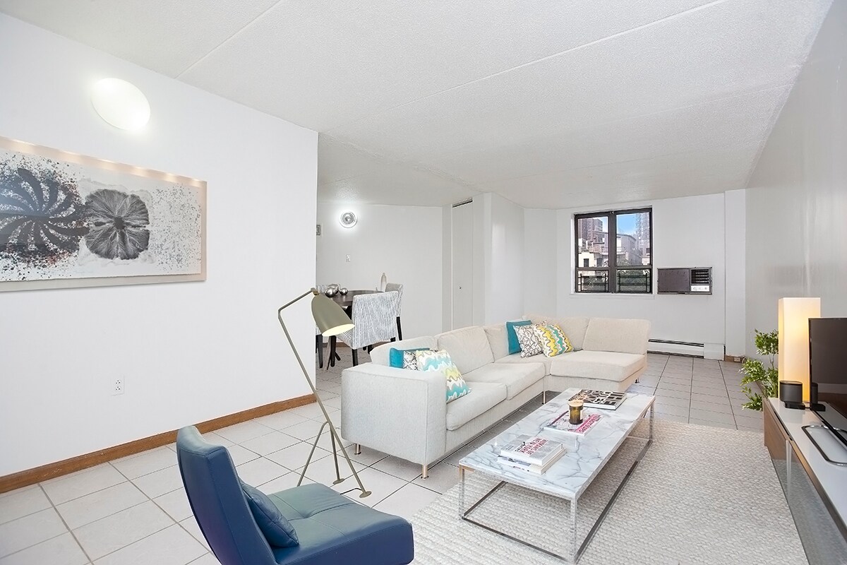 Primary Photo - 301 W 110th St