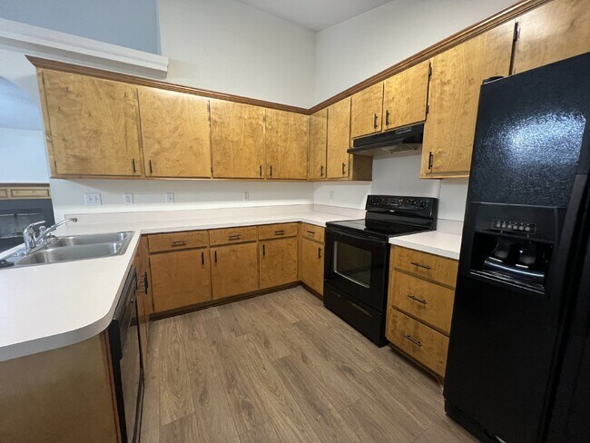 Building Photo - Charming 3 Bedroom, 2 Bathroom Home in Goo...
