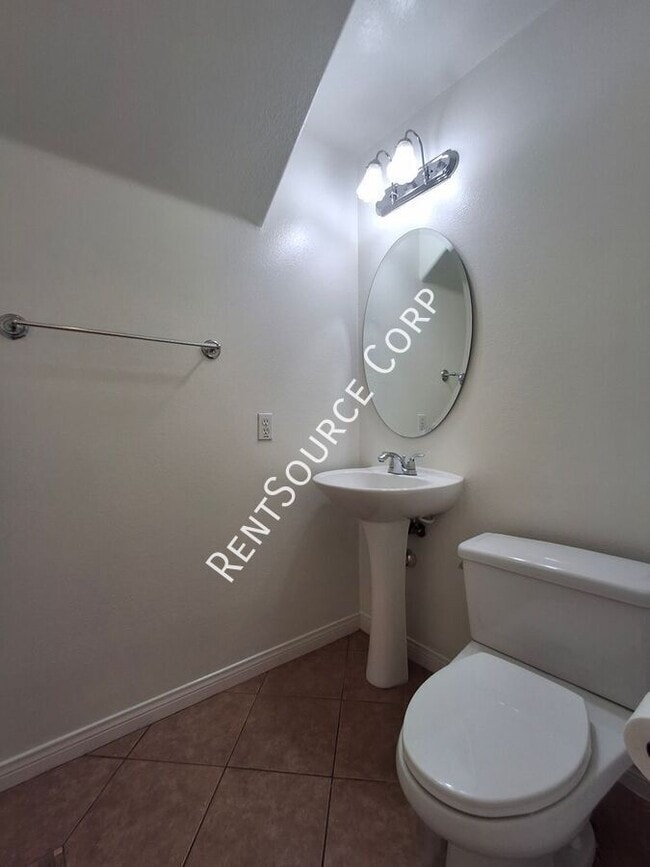 Building Photo - 24339 Alyssum Pl