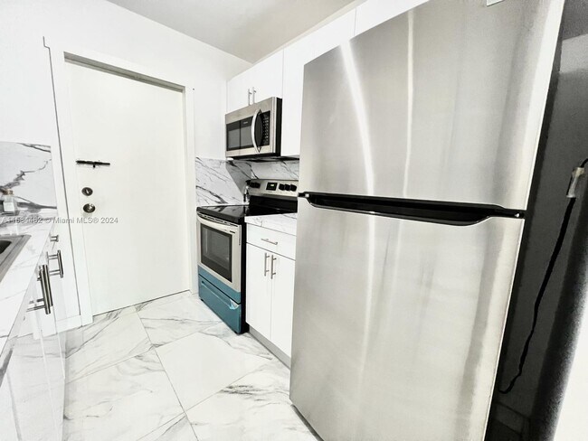 Building Photo - 9960 Montego Bay Dr