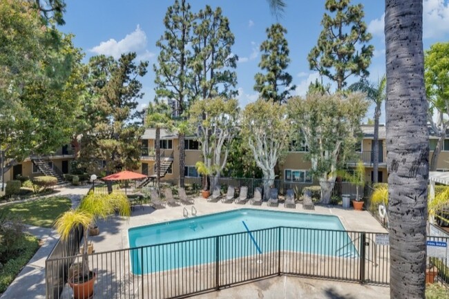 Florida Gardens - Apartments In Huntington Beach, Ca 