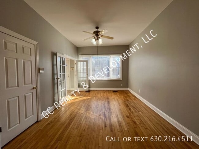 Building Photo - 2840 N Maplewood Ave