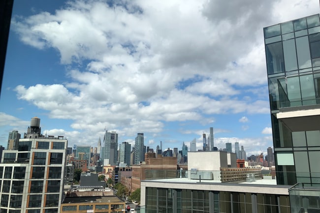 Foto del edificio - 22-18 Jackson Ave