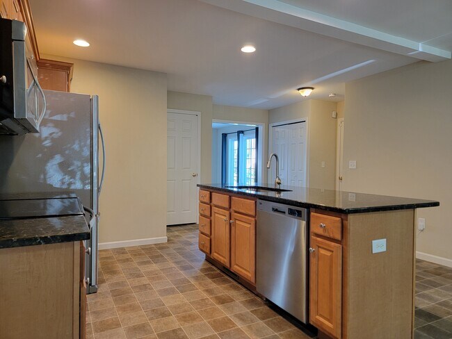 Building Photo - 709 Palmer Cir