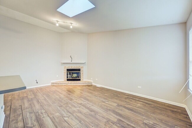 Building Photo - 675 Pleasant Pl