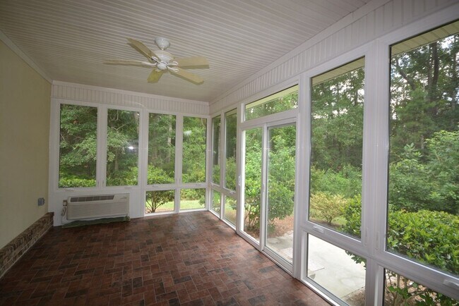 Building Photo - Prestigous Southbridge Golf Community