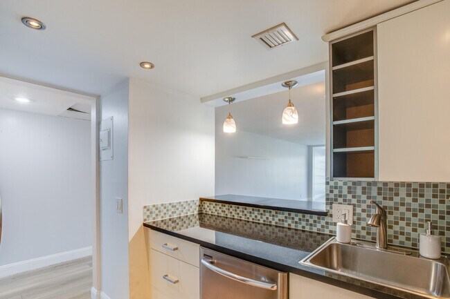 Building Photo - 2651 S Course Dr