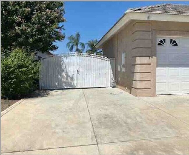 Foto del edificio - West Bakersfield Custom Home for Rent!