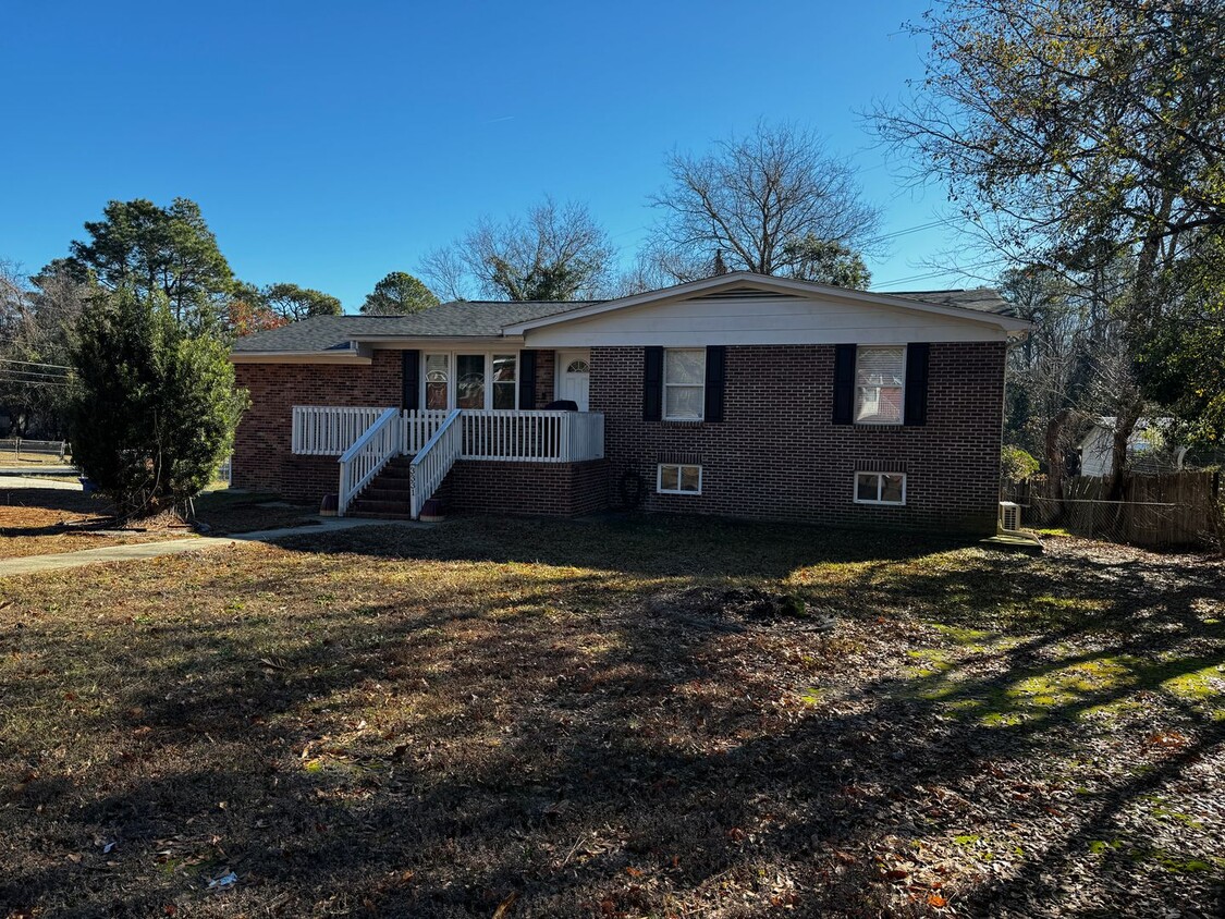 Primary Photo - 3 bedroom 2 bath ranch in Fayetteville