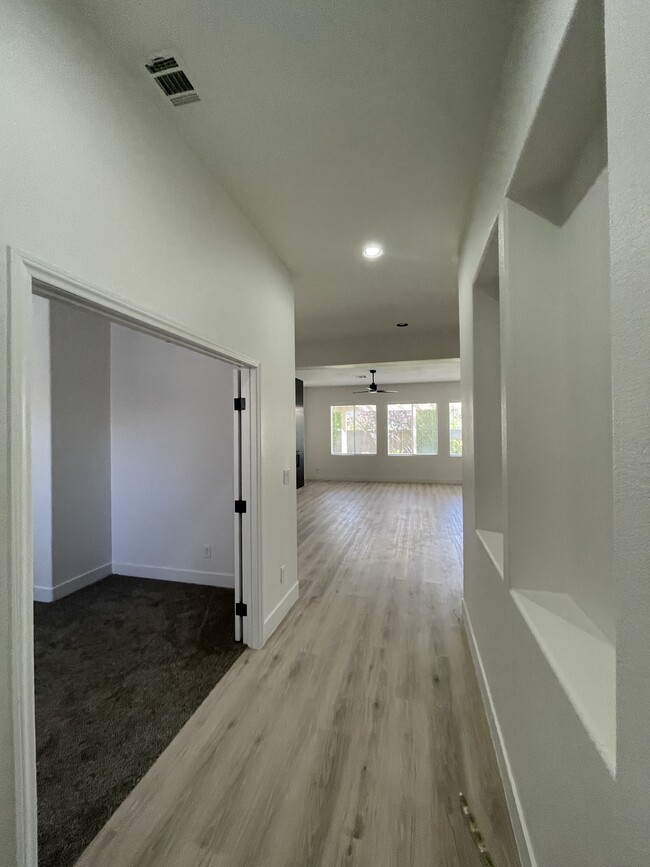 Building Photo - 10290 Rarity Ave
