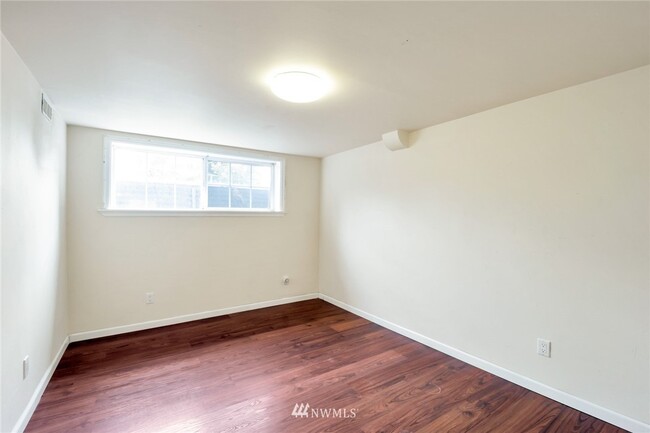 Foto del edificio - 715 E James St