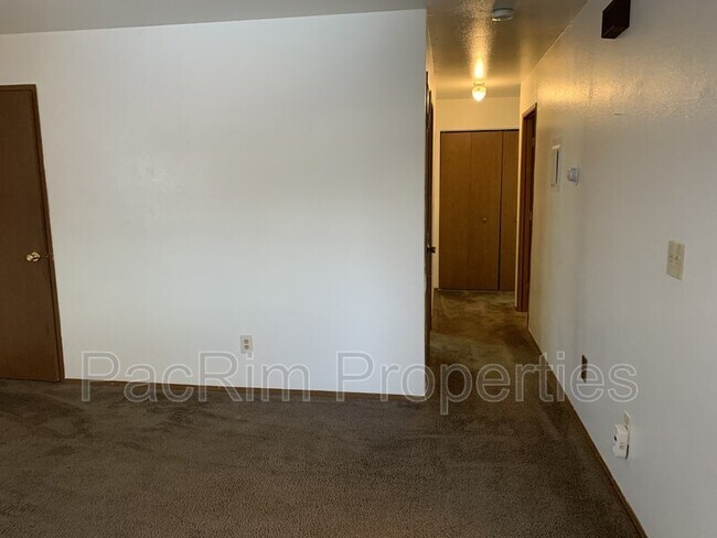 Building Photo - 3401 N Star St