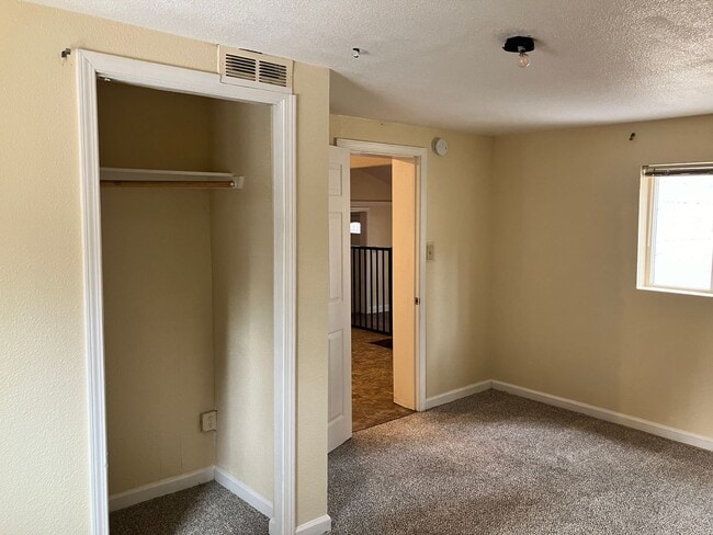 Foto del edificio - *LONG TERM RENTAL*