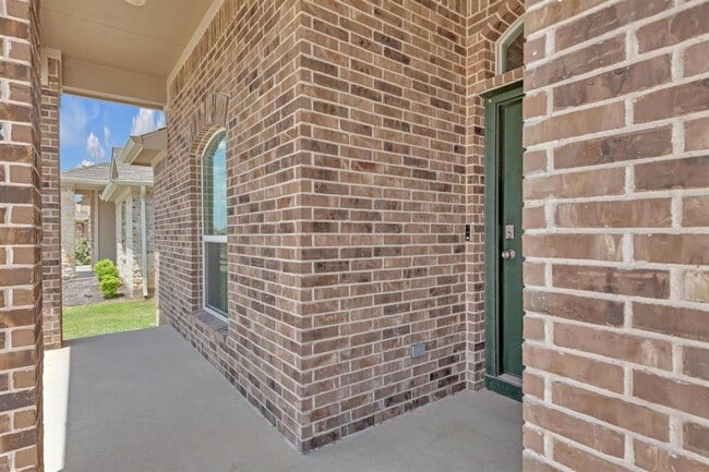 Building Photo - 120 Krause Spgs Dr