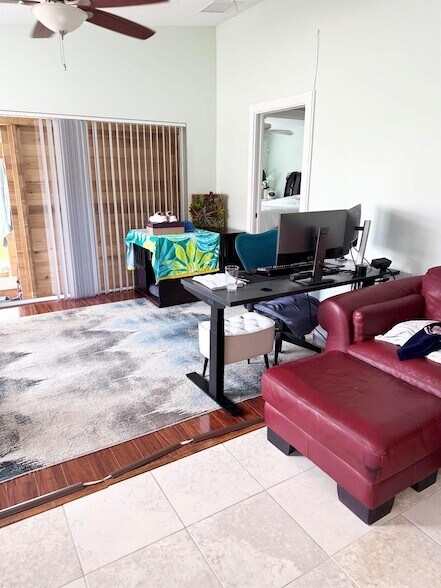 Foto del edificio - 8306 Quito Pl