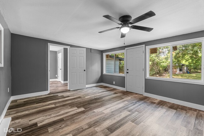 Building Photo - 1137 Schex Dr