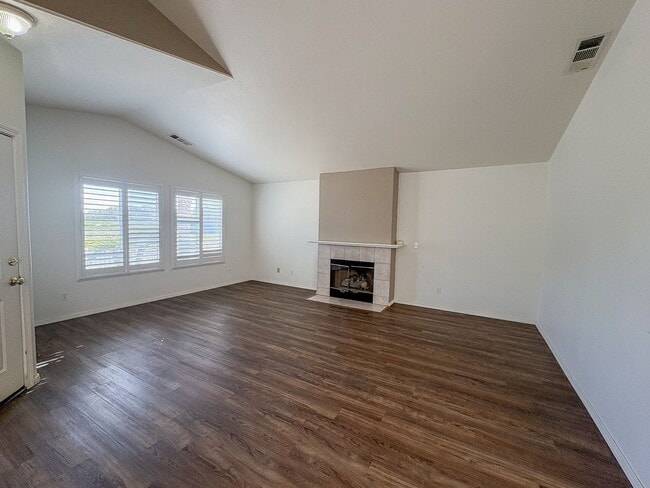 Foto del edificio - Unique 3 Bedroom, 3 Bathroom Home in Oceano