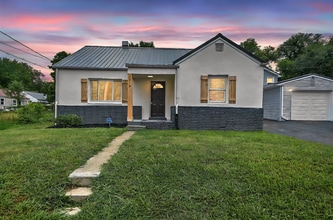 Building Photo - 1712 Oaklawn St