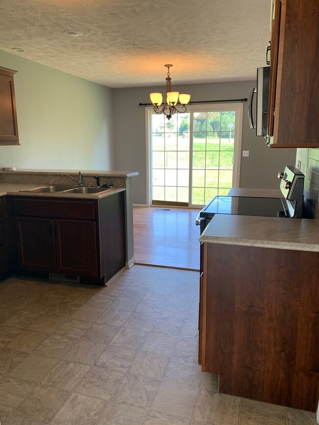 Building Photo - Country Setting 4 Bedroom House in Willard