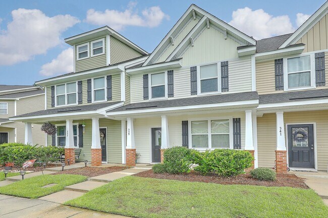 Building Photo - Move in Ready Townhome in Liberty Hall!