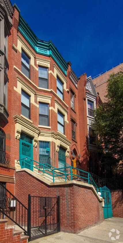 Building Photo - 47 Bradhurst Ave