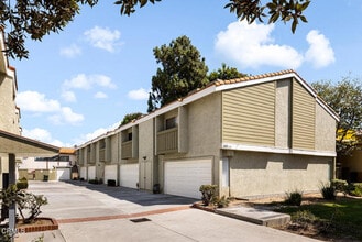 Building Photo - 300 S Mentor Ave