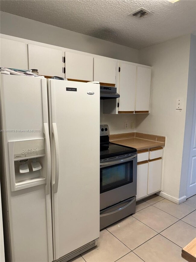 Foto del edificio - 18348 NW 68th Ave