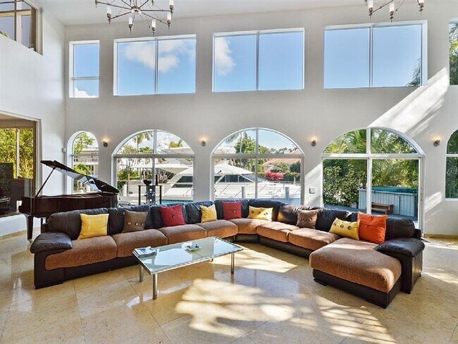 Building Photo - 2317 Castilla Isle