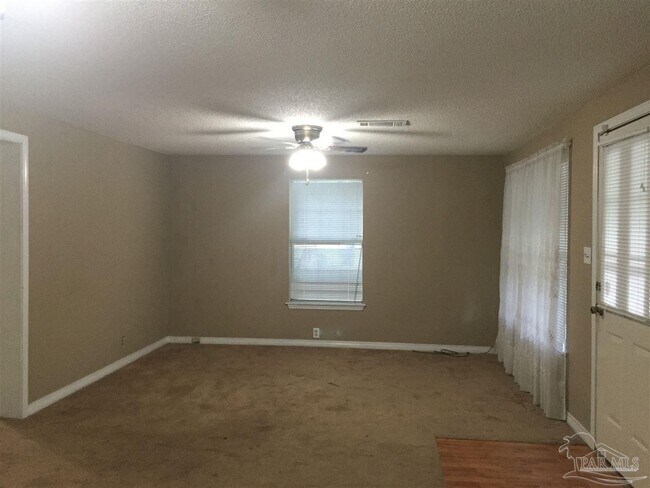 Building Photo - 403 Palm Ct