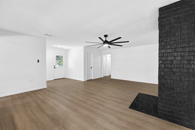 Building Photo - 7114 Fox Run Dr