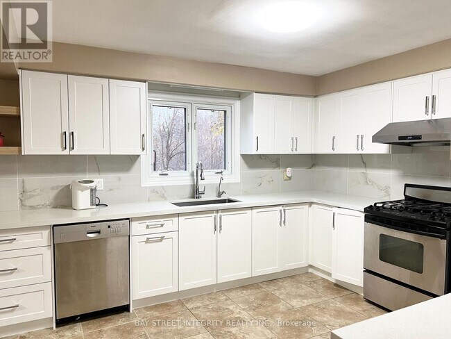 Building Photo - 61 Morbank Dr