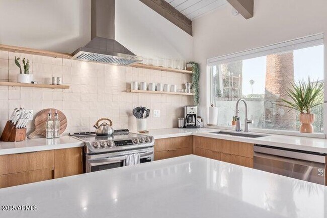 Foto del edificio - 5510 N 71st St