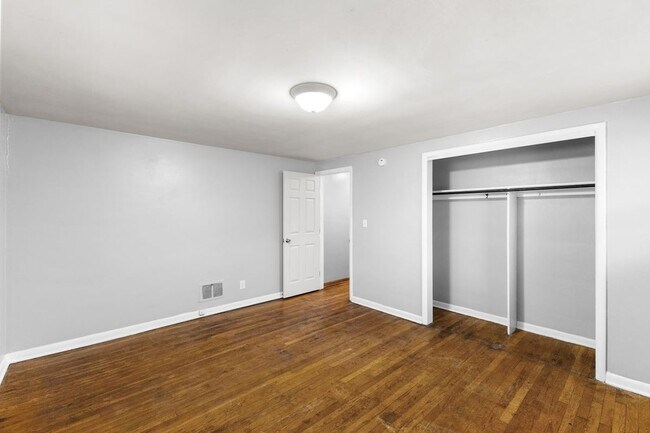 Foto del edificio - 384-386-386 S Napoleon Ave