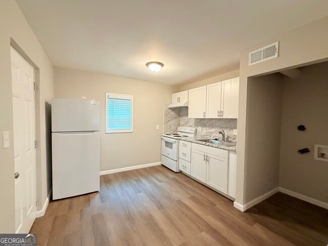 Building Photo - 531 Gresham Park Dr