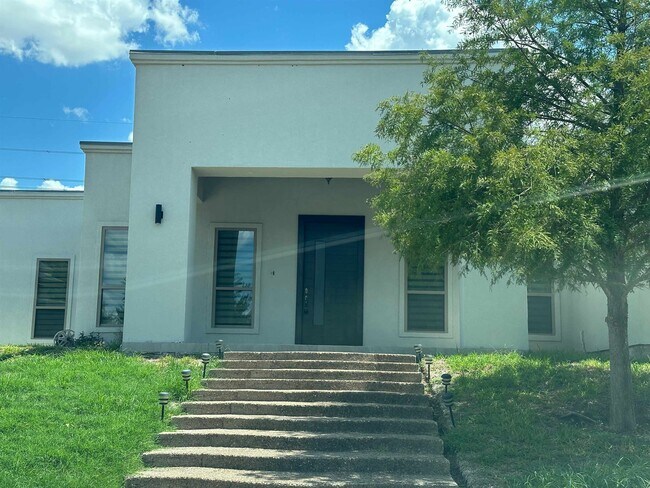 Building Photo - 9019 Siller Loop