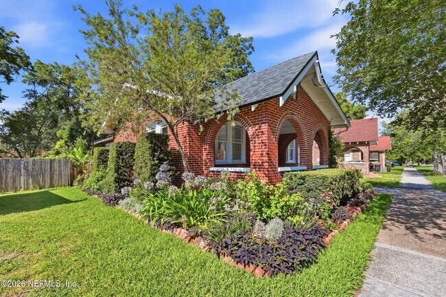Foto del edificio - 2614 Dellwood Ave