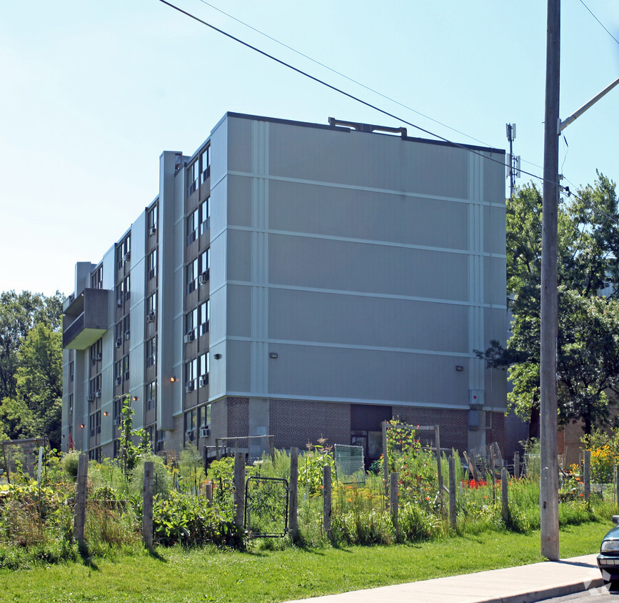 Photo du bâtiment - East York Acres