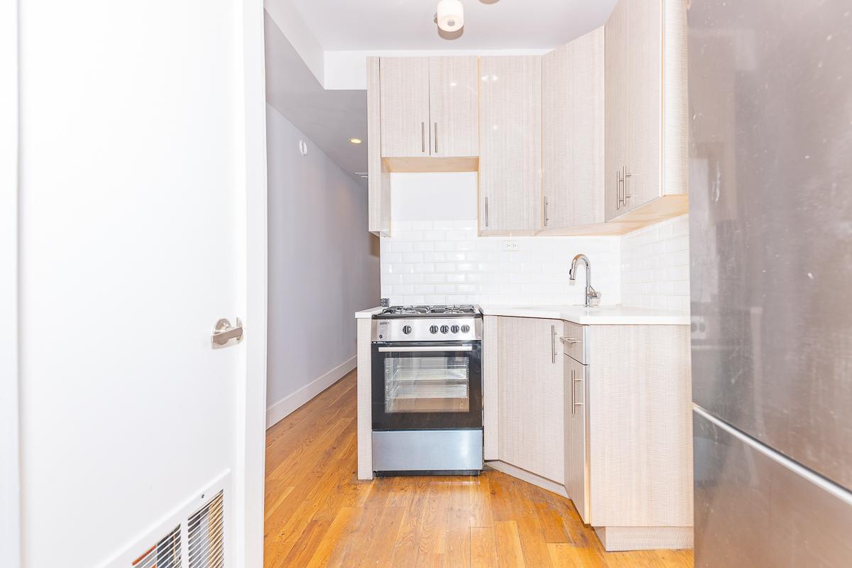 Primary Photo - 17-14 Linden St