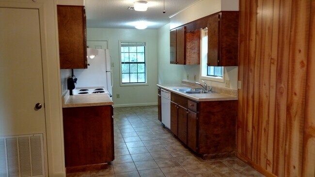 Building Photo - 105 Debra Ln