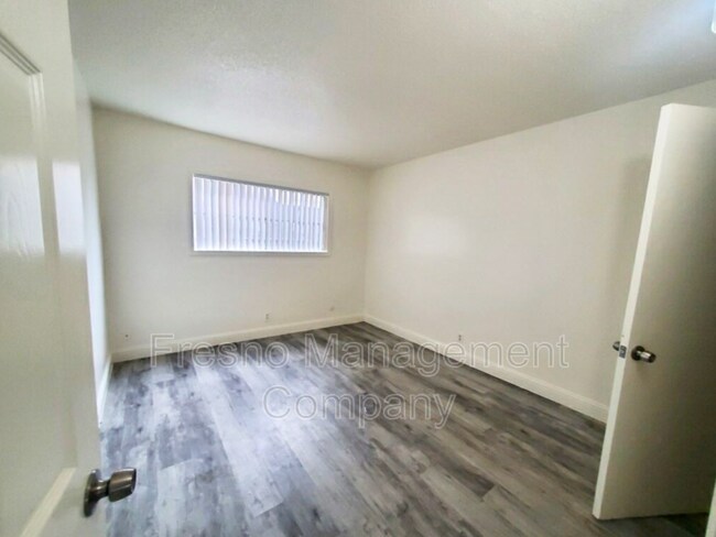 Building Photo - 441 S Dearing Ave