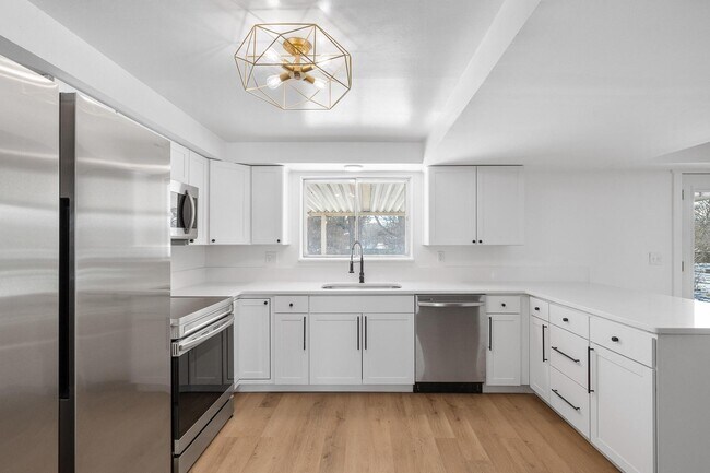 Foto del edificio - 6028 Leycross Dr