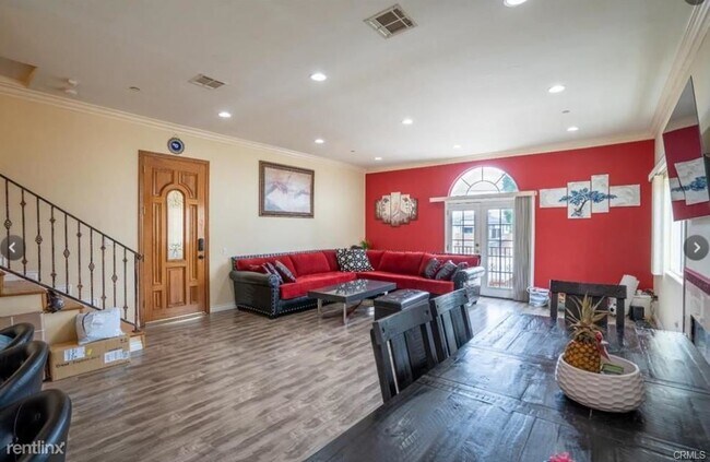 Building Photo - 3 br, 3 bath Condo - 12648 Vanowen St Apt 203