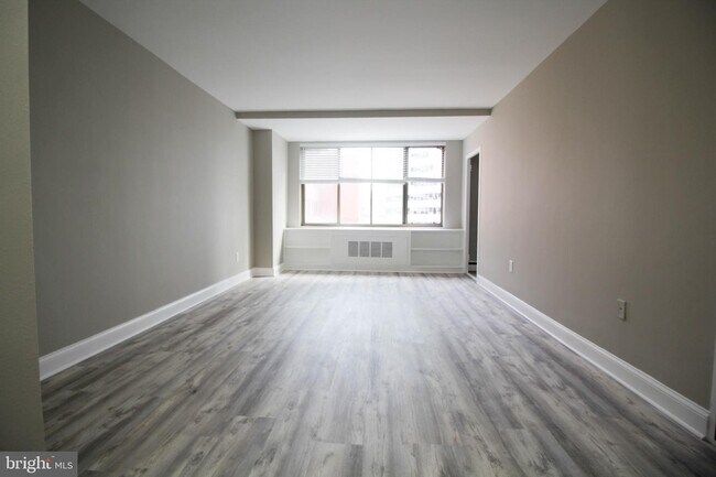 Foto del edificio - 1121 Arlington Blvd